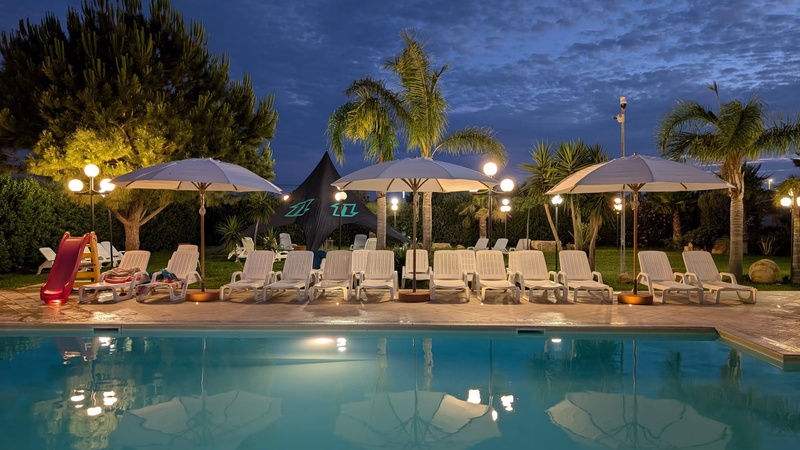  Piscina la sera - Lilybeo Village Camping- Residence a Marsala 